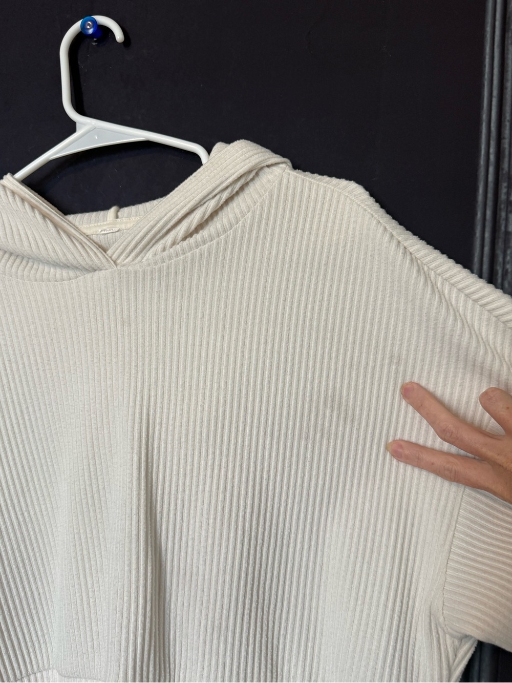 ALO Muse Ribbed Cropped Hoodie in Cream (read) - Picture 6 of 6